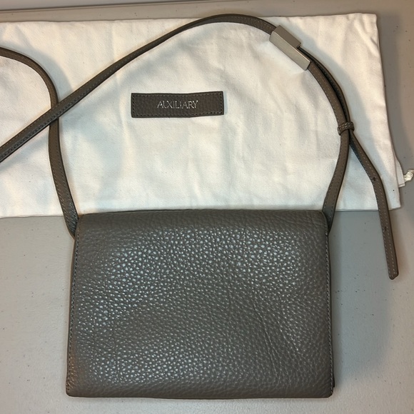 Aritzia Auxiliary Grey Calisch Pebble Leather Crossbody Bag - Picture 8 of 10